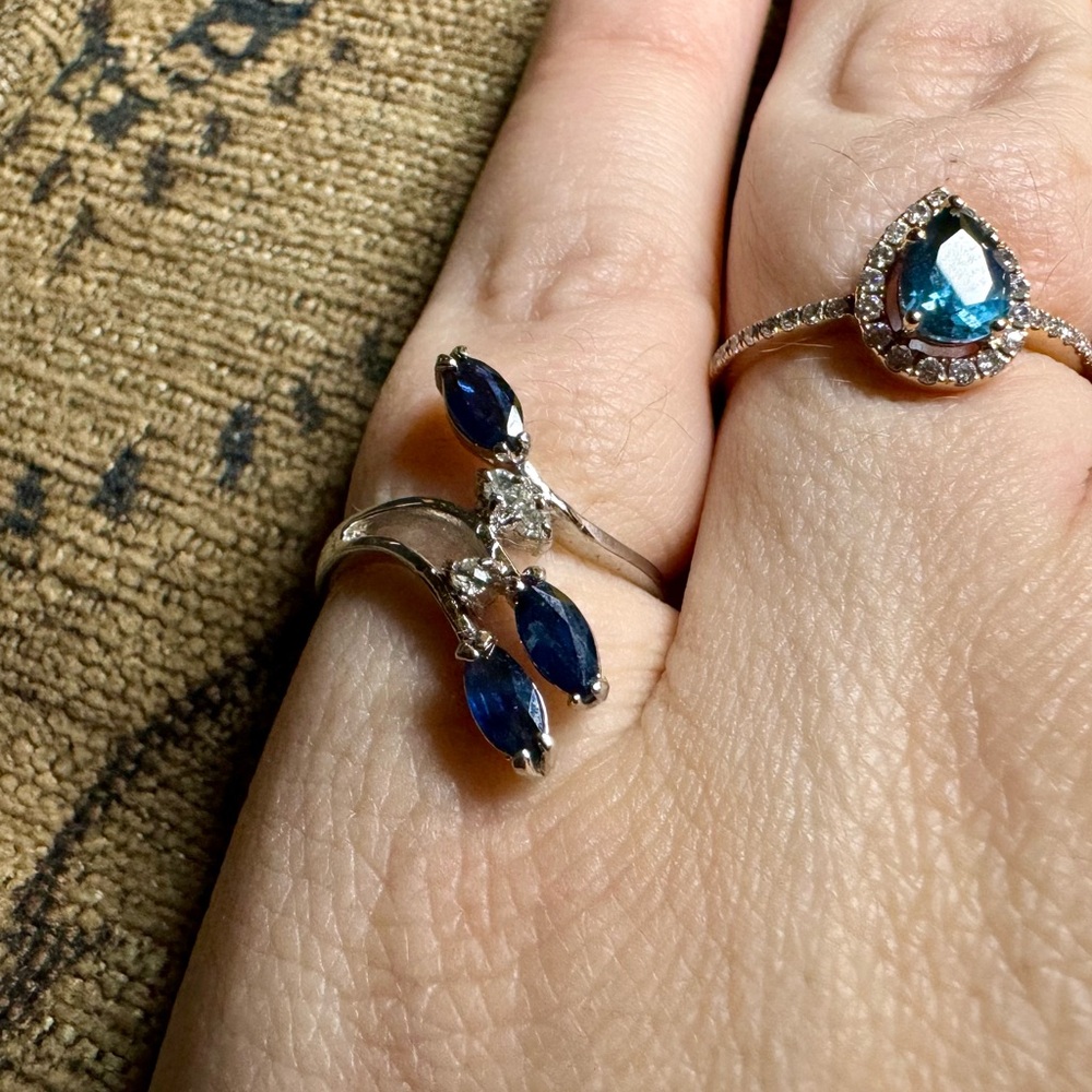 Vintage sterling silver sapphire and clear stones ring. - Picture 4 of 17